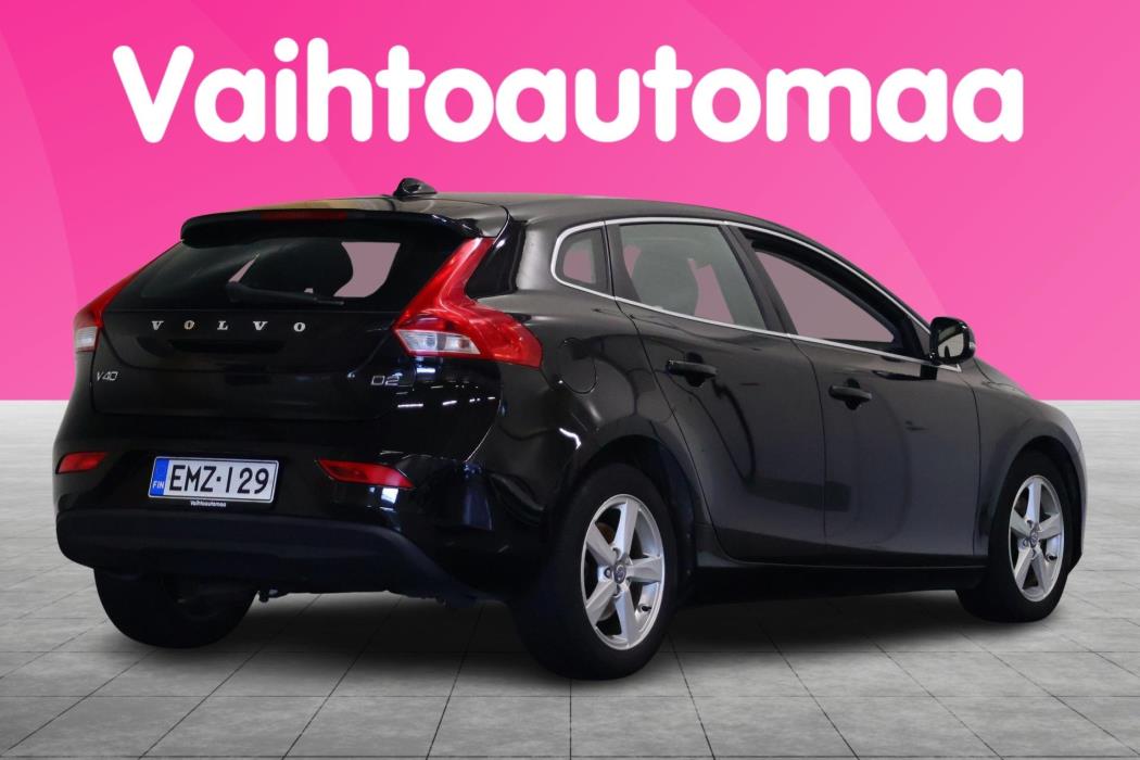 VOLVO V40 2015