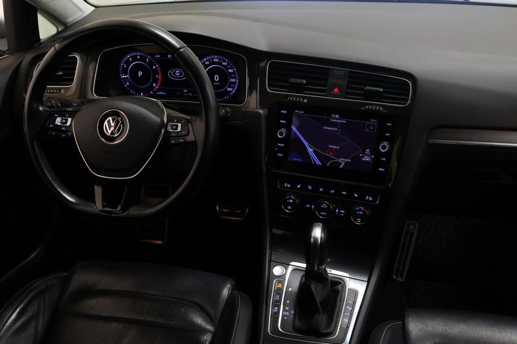 VOLKSWAGEN Golf 2018