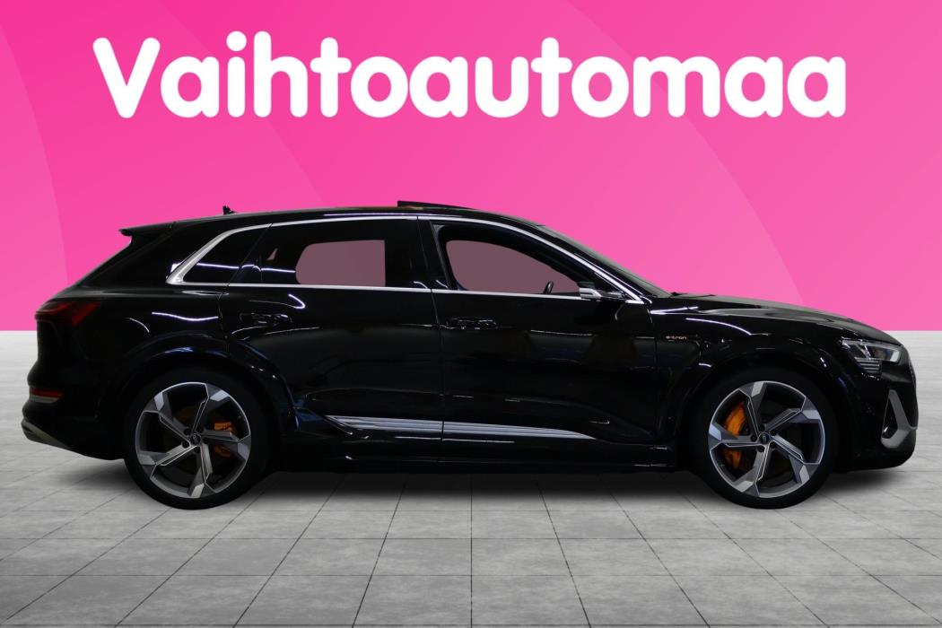 AUDI e-tron 2022