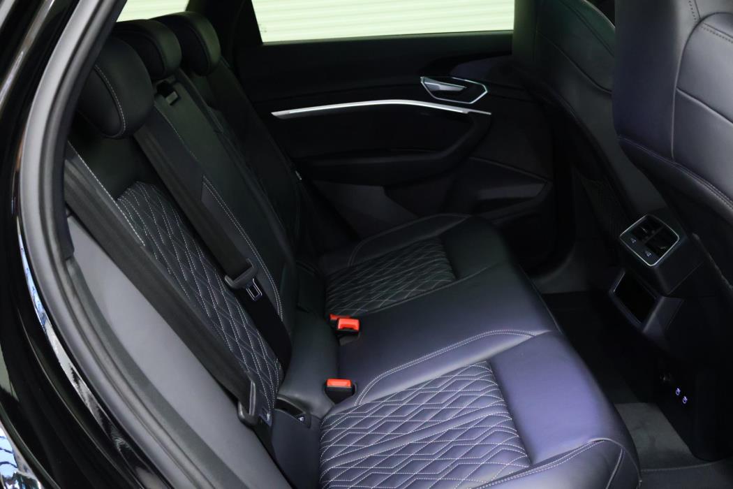 AUDI e-tron 2022
