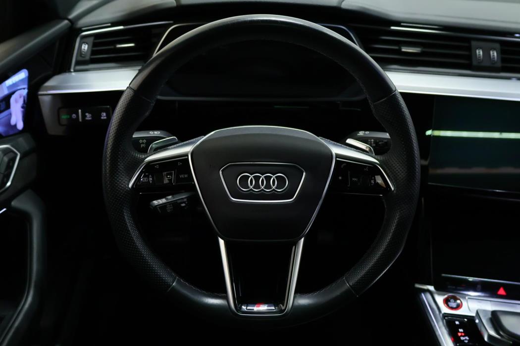 AUDI e-tron 2022