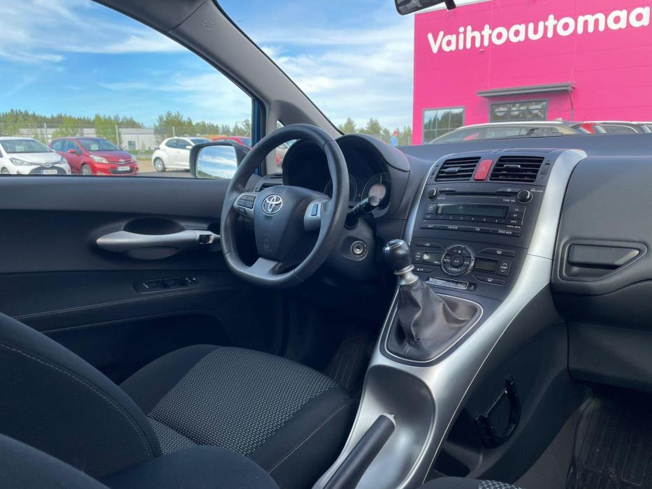 TOYOTA Auris 2011