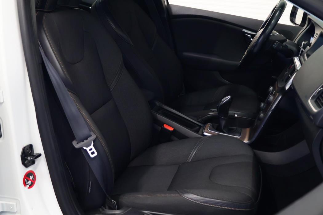 VOLVO V40 Cross Country 2013