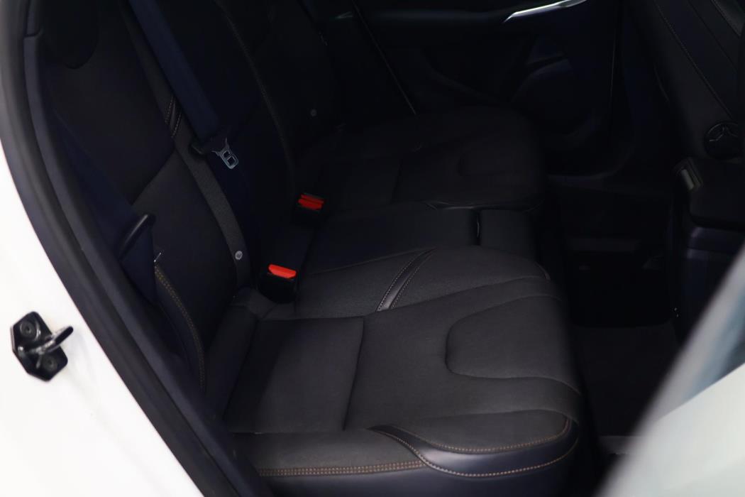 VOLVO V40 Cross Country 2013