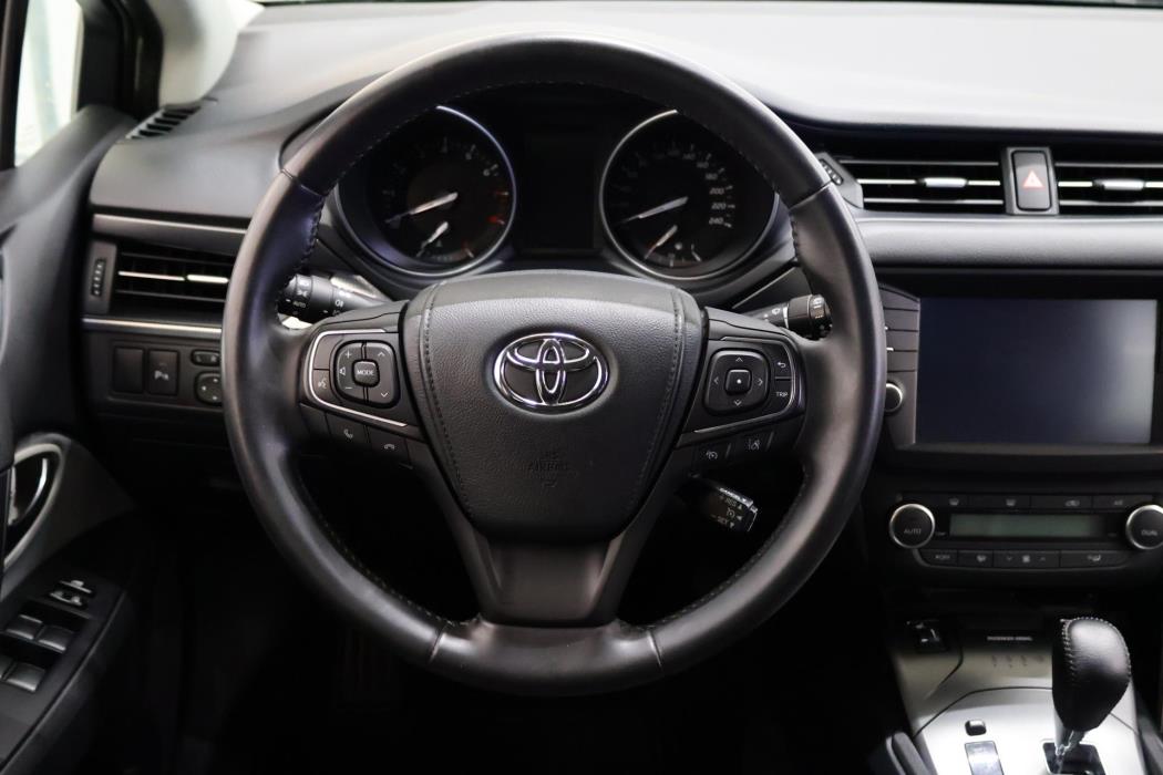 TOYOTA Avensis 2016