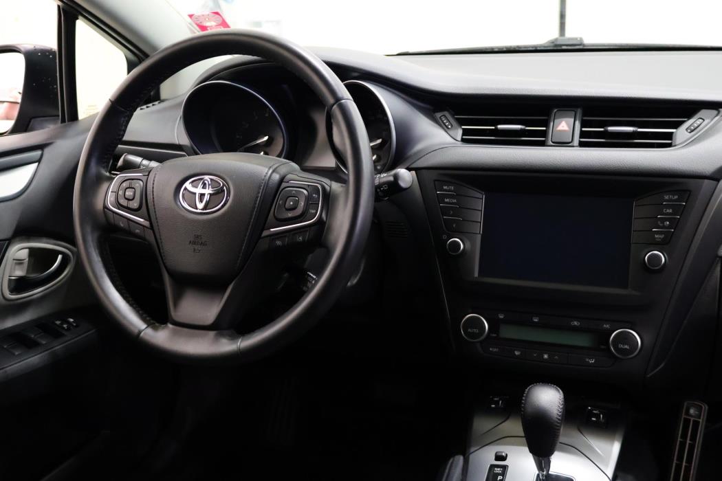 TOYOTA Avensis 2016
