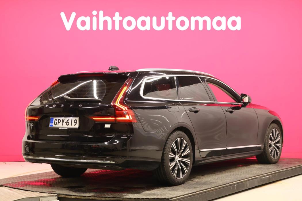 VOLVO V90 2021
