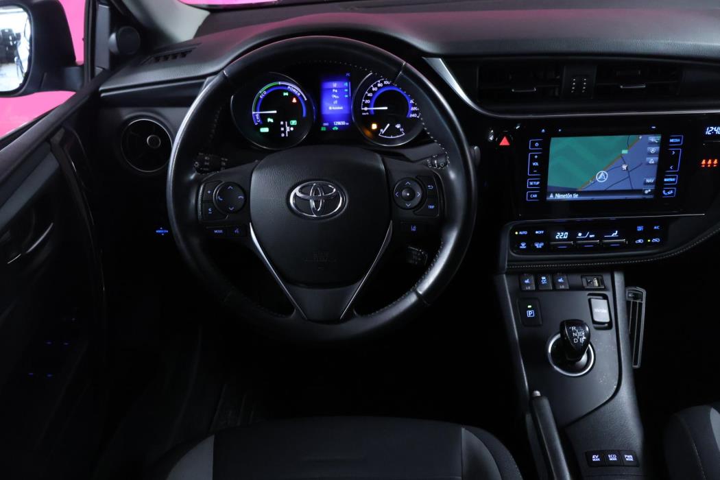 TOYOTA Auris 2016