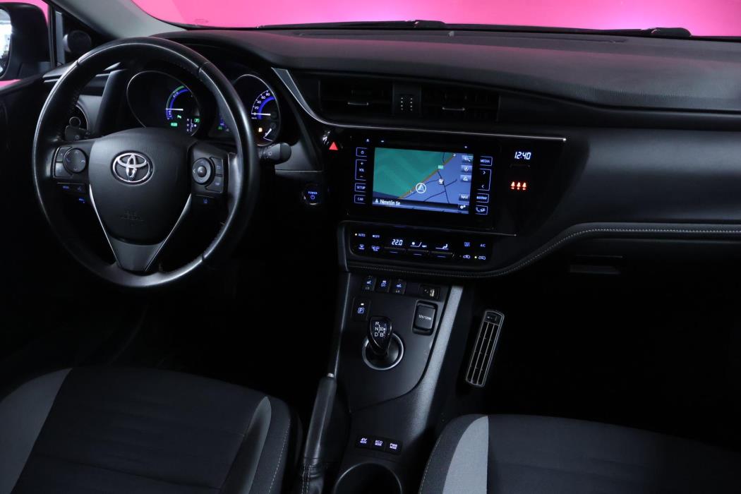 TOYOTA Auris 2016