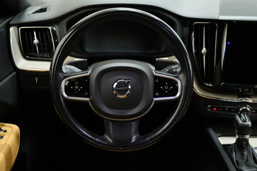 VOLVO XC60 2017