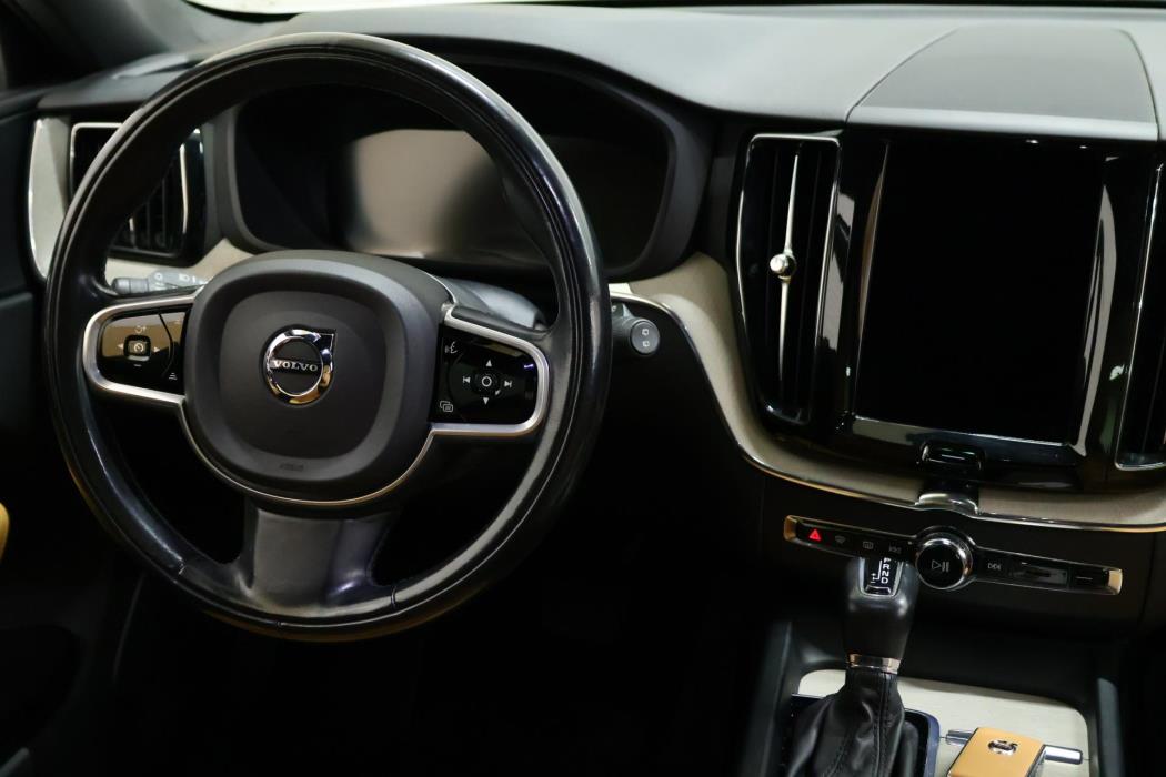 VOLVO XC60 2017