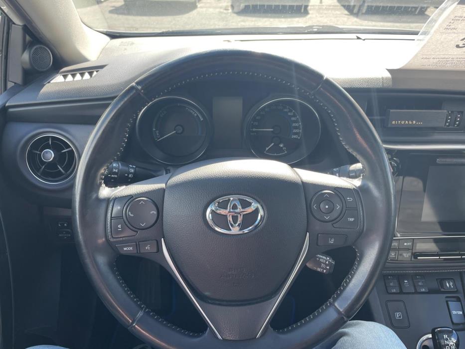 TOYOTA Auris 2016