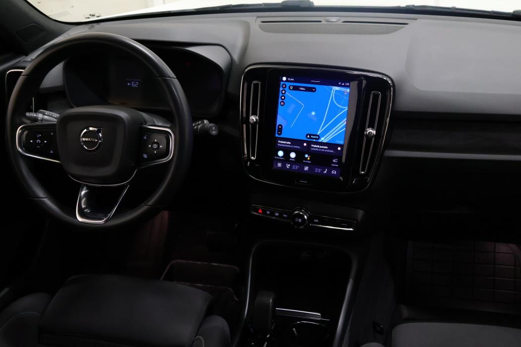 VOLVO XC40 2023