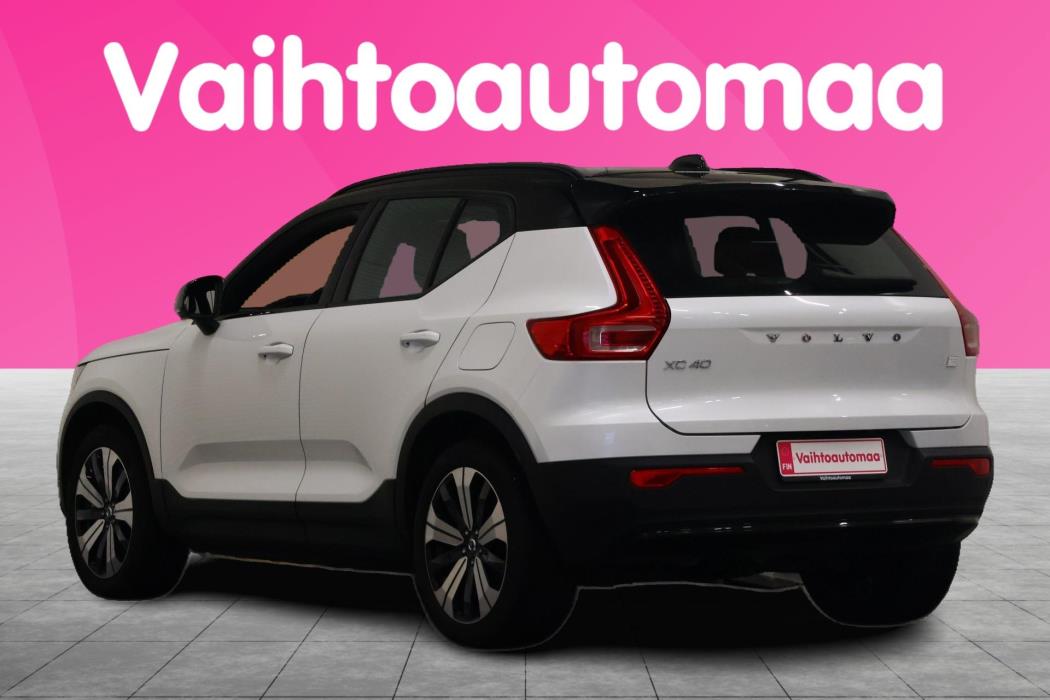 VOLVO XC40 2023