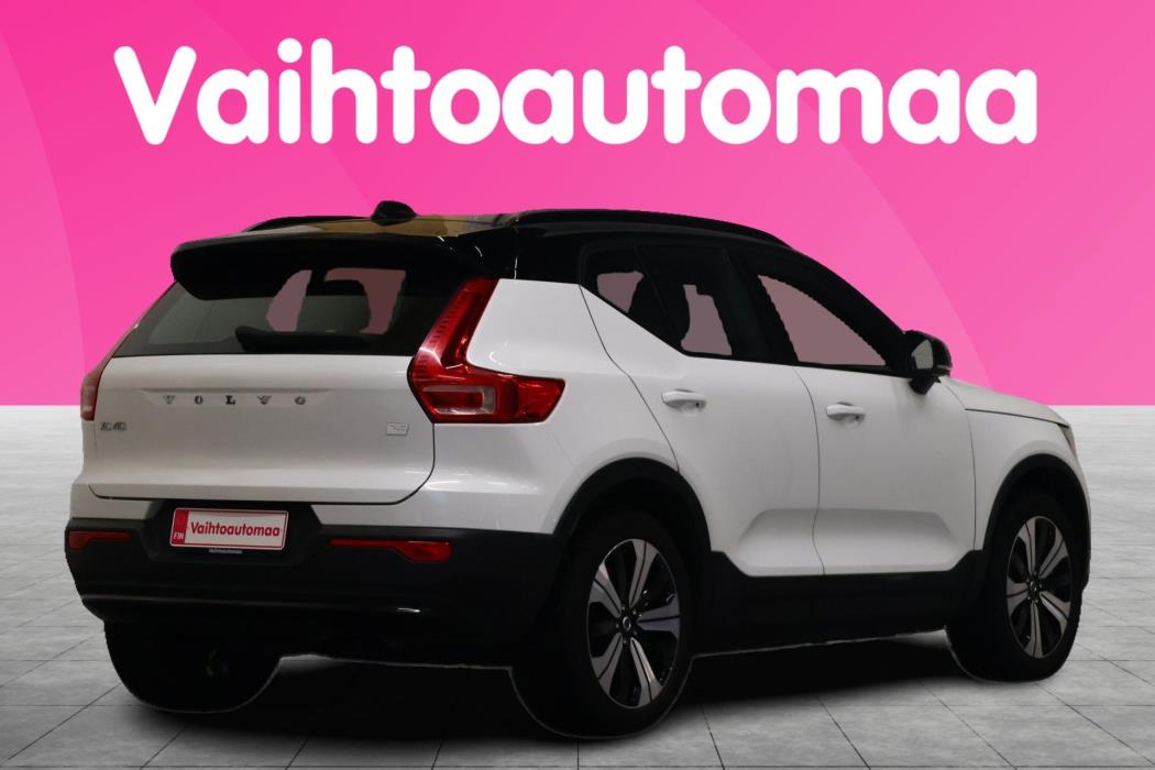 VOLVO XC40 2023