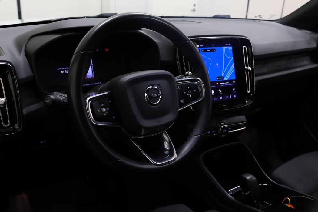 VOLVO XC40 2023
