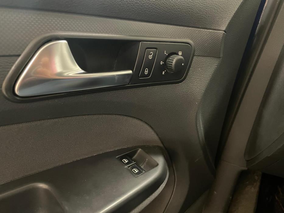 VOLKSWAGEN Caddy 2012