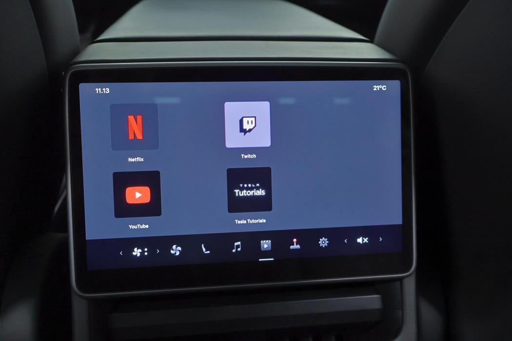 TESLA Model 3 2024