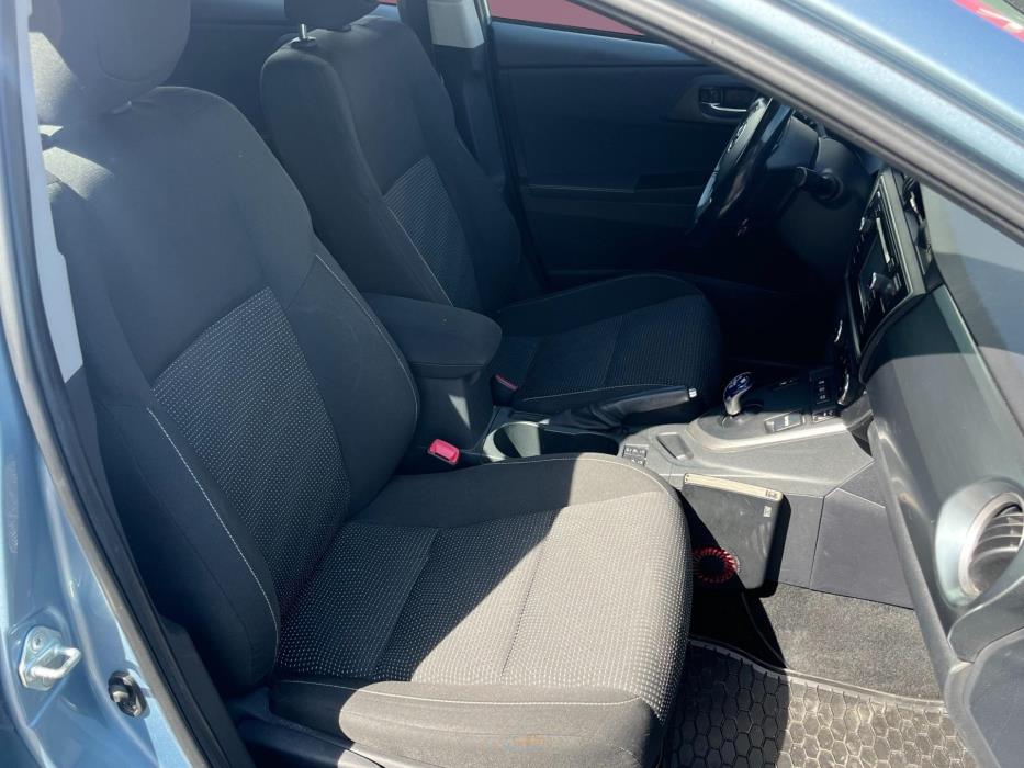 TOYOTA Auris 2013