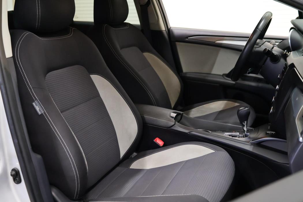 TOYOTA Avensis 2015