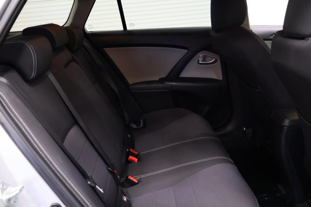 TOYOTA Avensis 2015