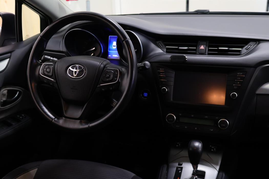 TOYOTA Avensis 2015