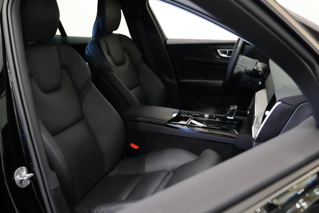 VOLVO V60 2023
