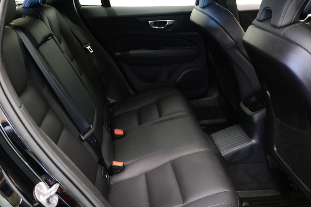 VOLVO V60 2023