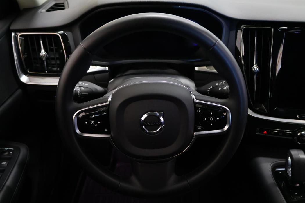 VOLVO V60 2023