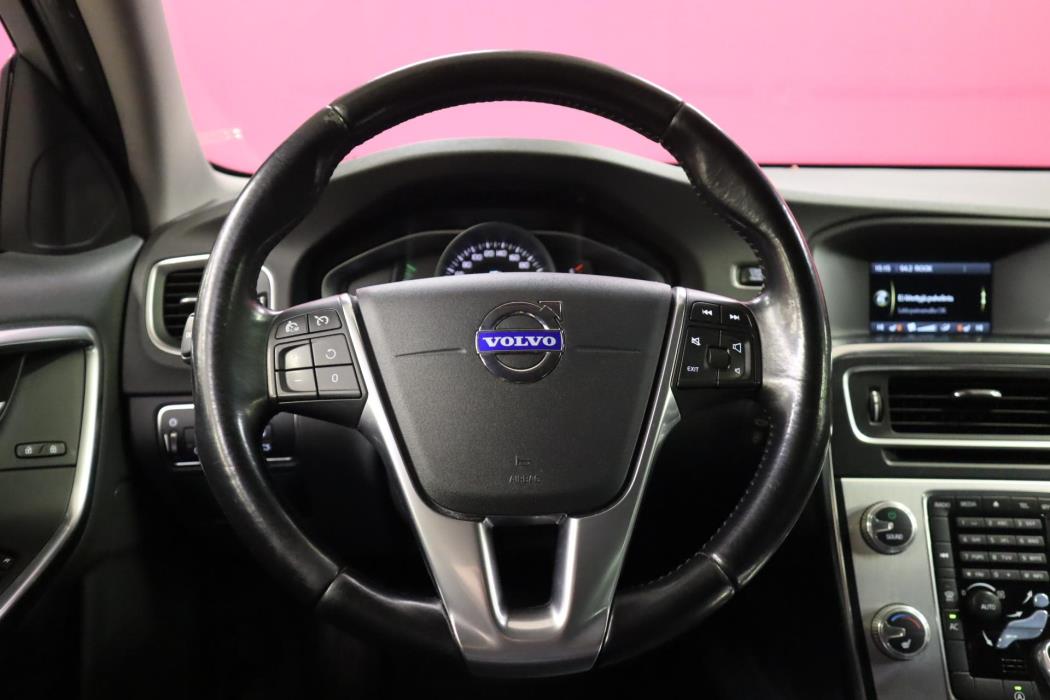 VOLVO V60 2015