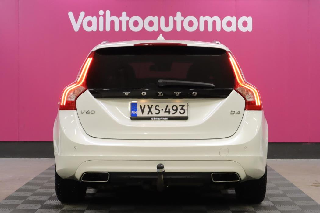 VOLVO V60 2015