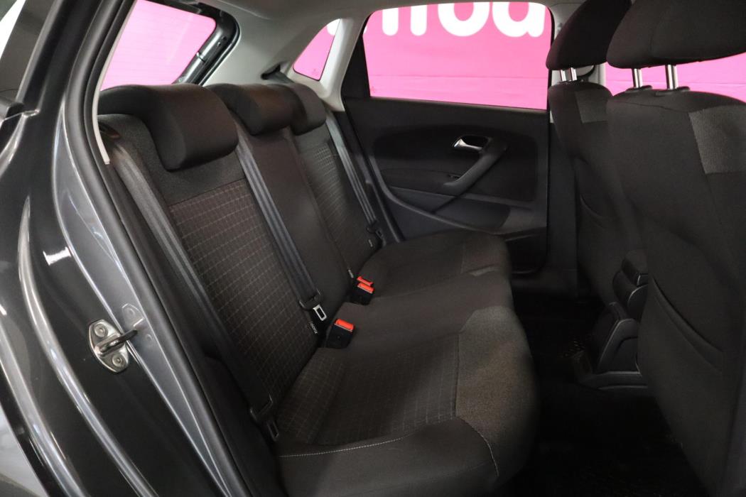 VOLKSWAGEN Polo 2016