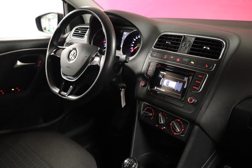 VOLKSWAGEN Polo 2016