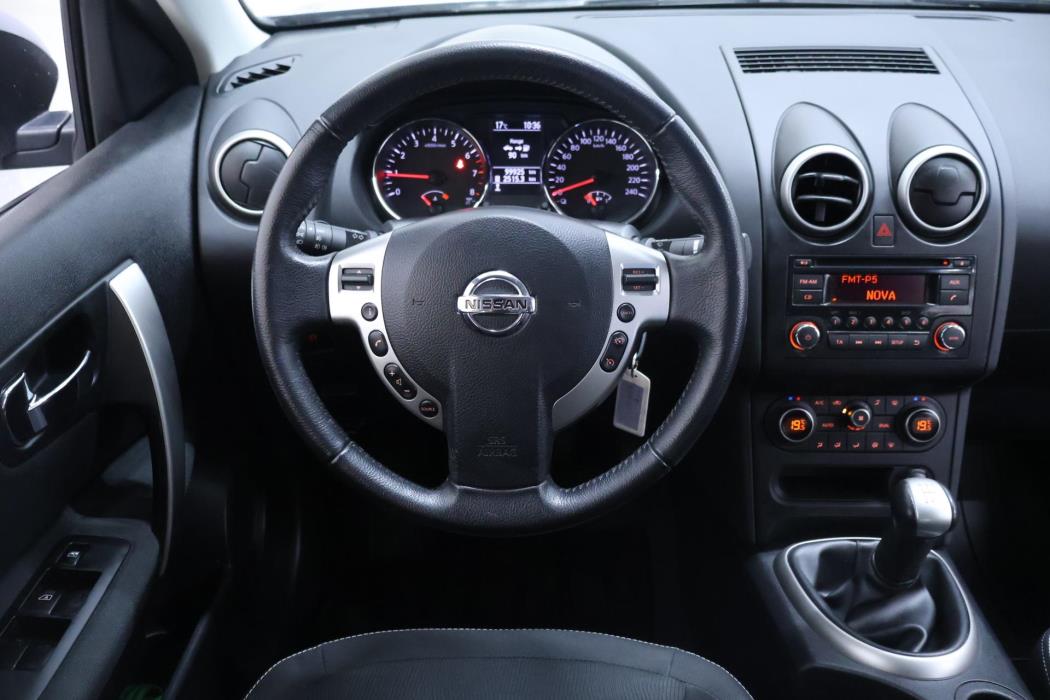 NISSAN Qashqai 2012
