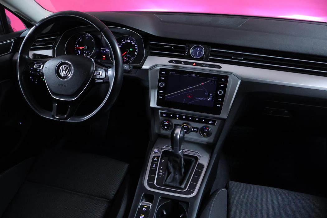 VOLKSWAGEN Passat 2018