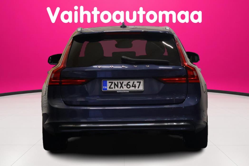 VOLVO V90 2022