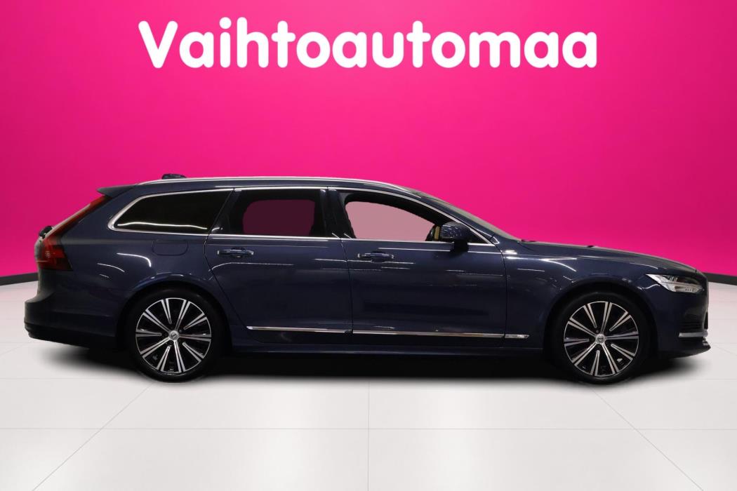 VOLVO V90 2022