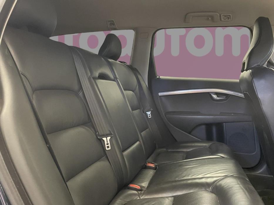 VOLVO V70 2010