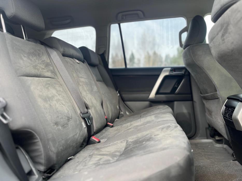 TOYOTA Land Cruiser 2011