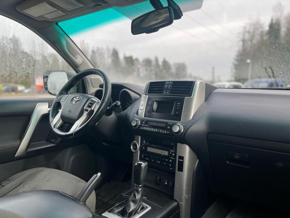 TOYOTA Land Cruiser 2011