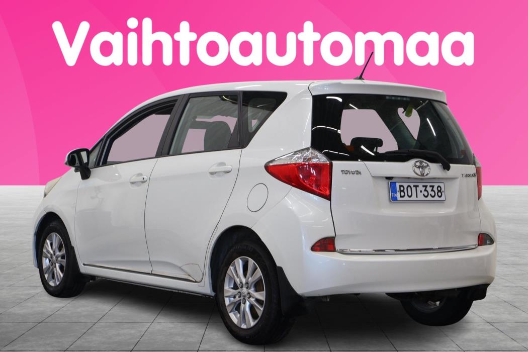 TOYOTA Verso-S 2011