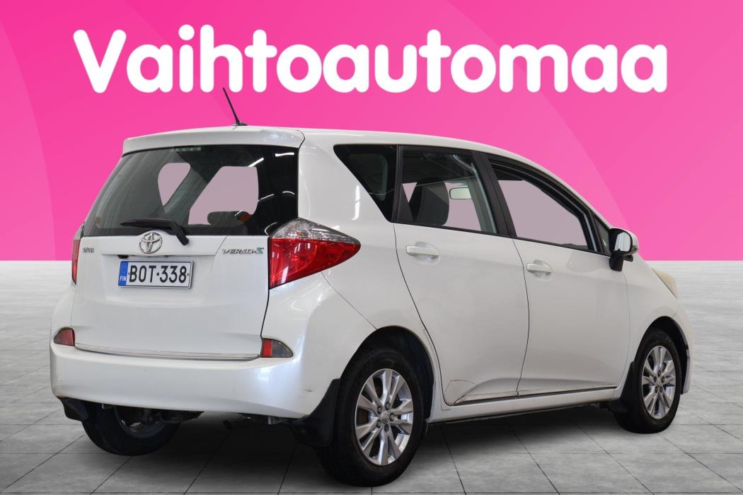 TOYOTA Verso-S 2011