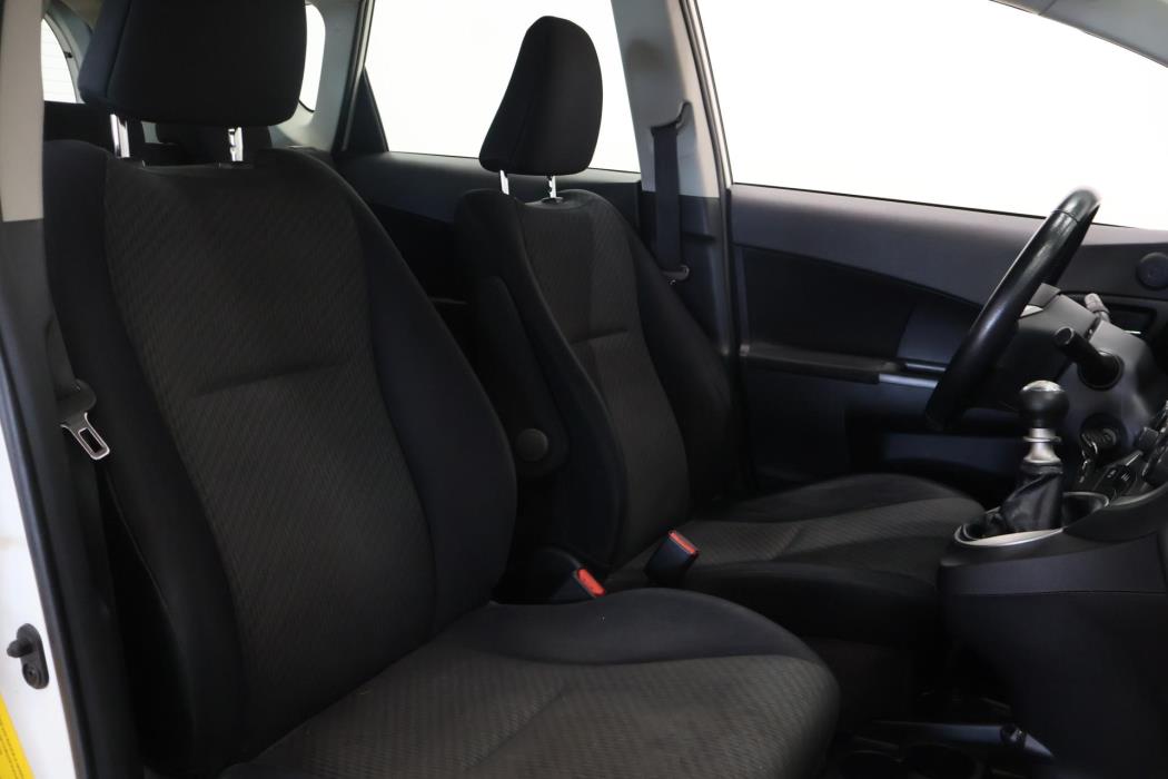 TOYOTA Verso-S 2011