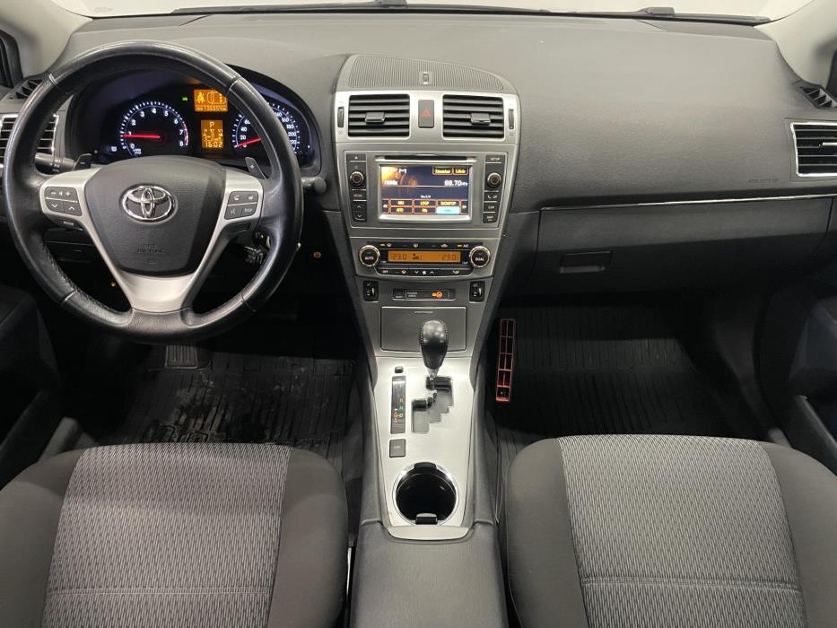TOYOTA Avensis 2012