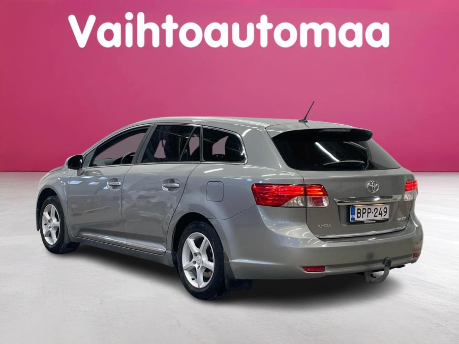 TOYOTA Avensis 2012