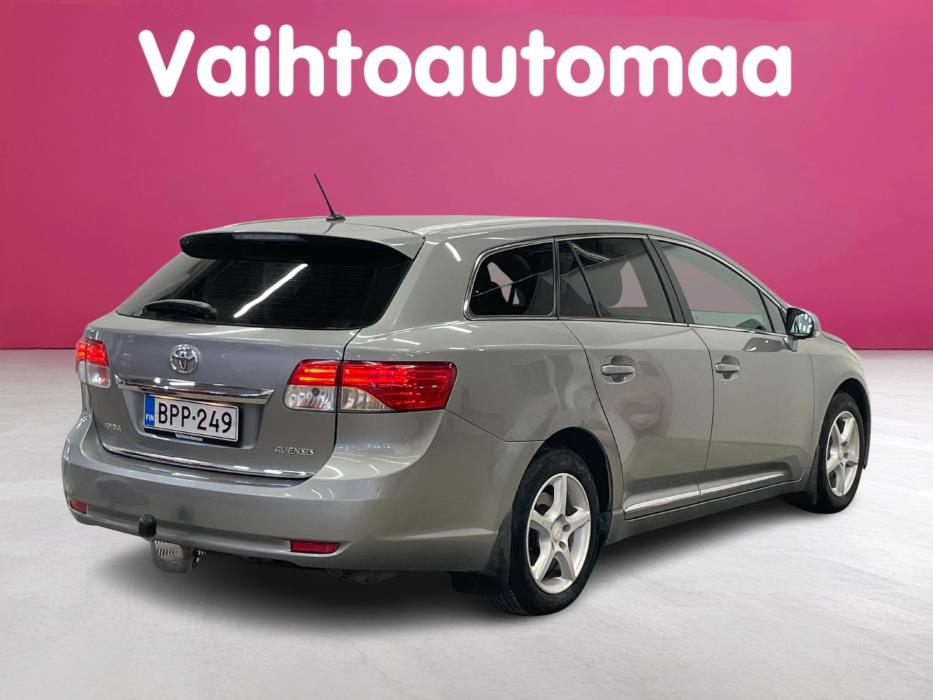 TOYOTA Avensis 2012