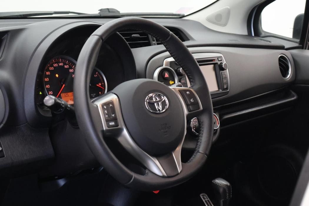 TOYOTA Yaris 2012