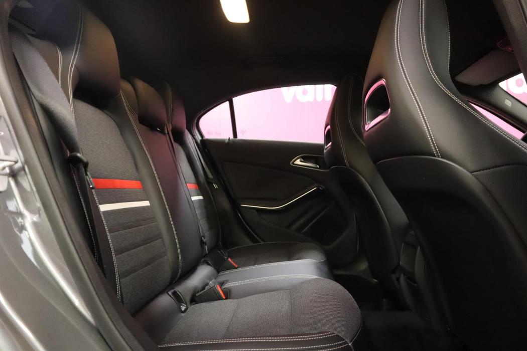 MERCEDES-BENZ A 2013