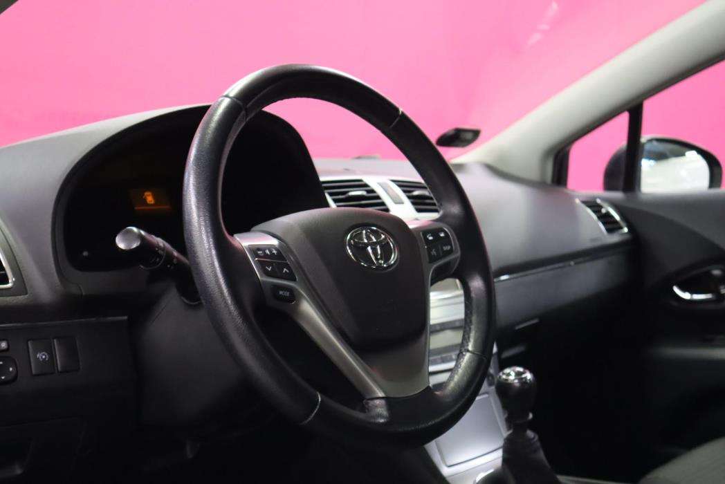 TOYOTA Avensis 2013