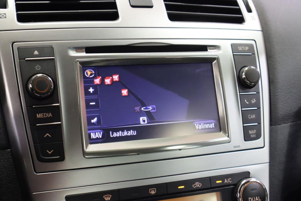 TOYOTA Avensis 2013